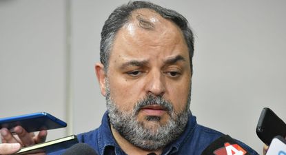 frente amplio pone la lapida al caso charles carrera y miden impacto a un mes de las elecciones