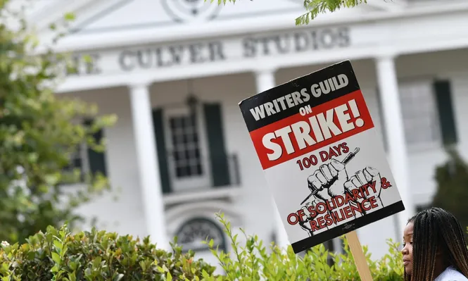 Los afiliados al sindicato de guionistas votarán el martes, pero se descuenta que no habrá problemas y volverán al trabajo.