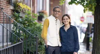 Tres economistas, entre ellos una mujer, ganan Nobel por trabajos sobre la pobreza