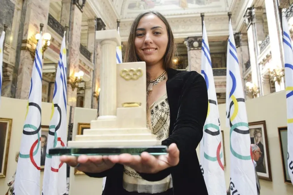 Dolores Lola Moreira con su altar olímpico