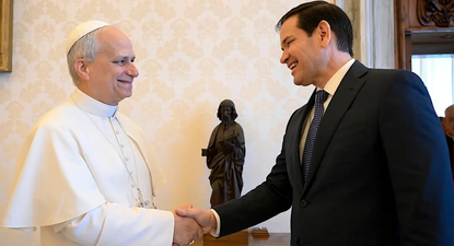 El secretario de Estado de EEUU, Marco Rubio, junto al papa León XIV durante su encuentro en el Vaticano el 19 de mayo de 2025.