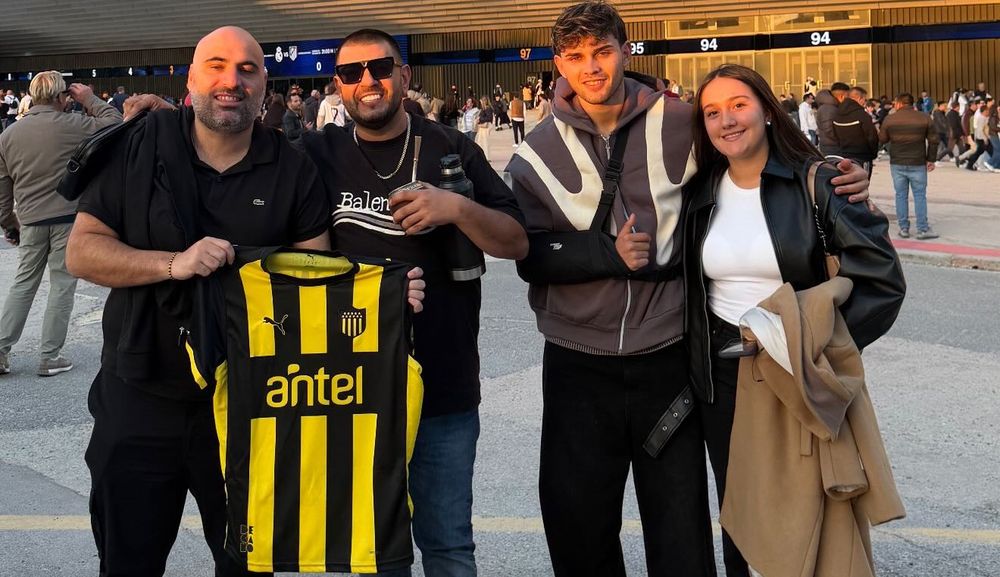 Marcelo Solomita, dirigente de Peñarol, junto a Edgardo Lasalvia, representante, Nahuel Herrera con el hombro operado, y su novia Nadia, fueron a ver a Real Madrid