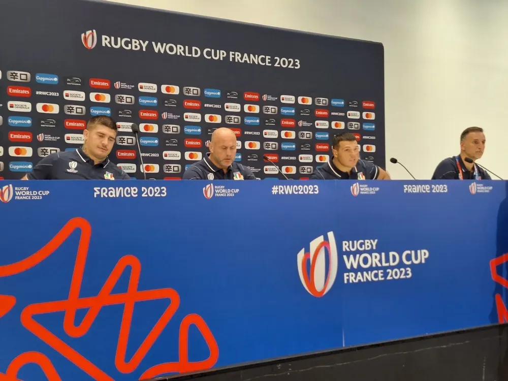 La conferencia de prensa de Italia