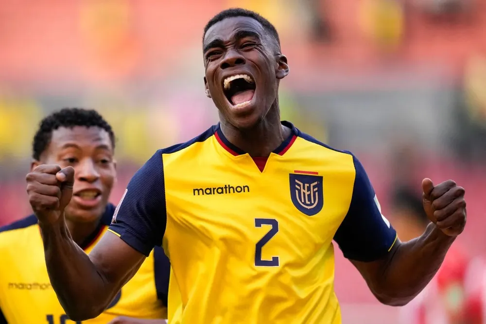 Félix Torres festeja su gol