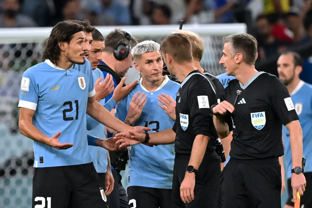 La bronca de Cavani tras el final ante Ghana