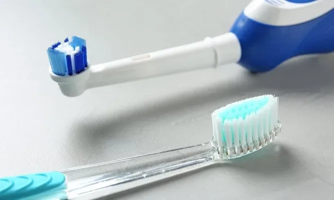 Eléctrico o manual: ¿qué cepillo dental es mejor para nuestros dientes y encías?