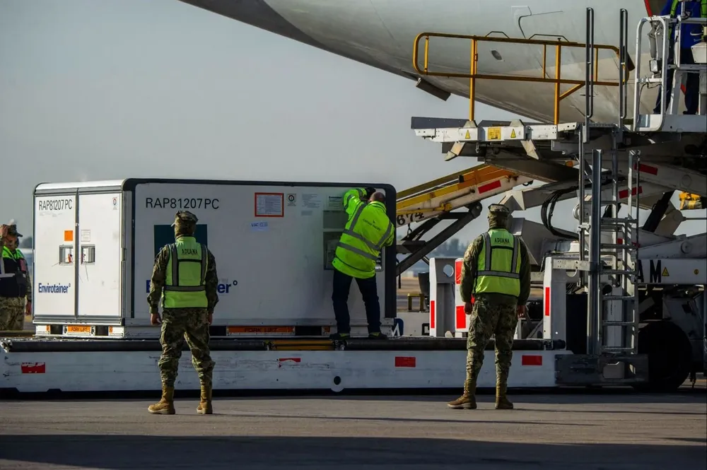 Llegada a México de cargamento de vacunas de Sinovac