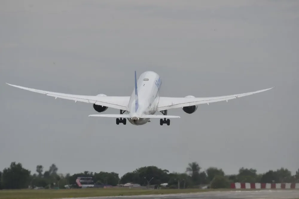 Avión en Aeropuerto de Carrasco