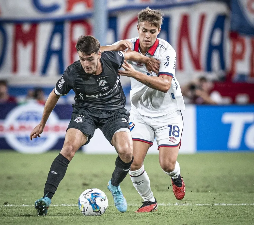 Jeremía Recoba frente a Wanderers