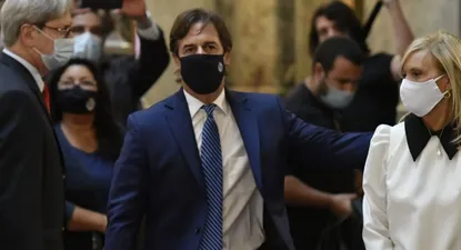 Lacalle Pou anunció rebaja del IASS y el IRPF para el próximo año