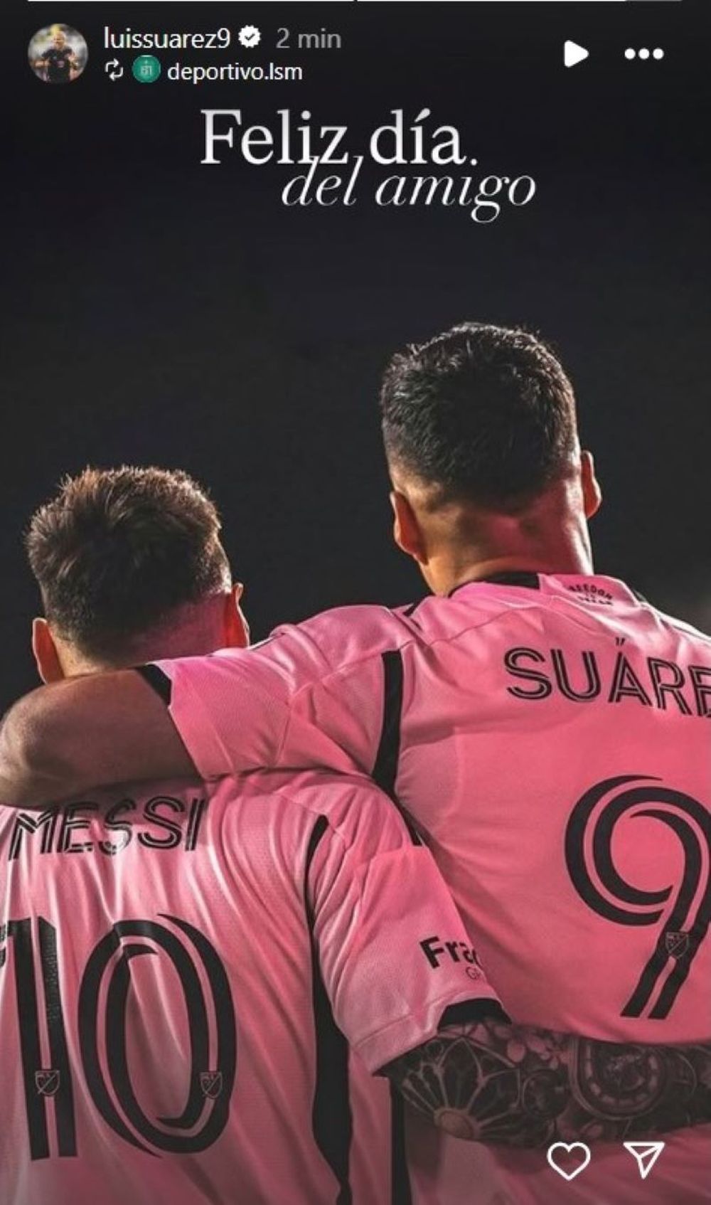 Luis Su&aacute;rez poste&oacute; una foto con Lionel Messi por el D&iacute;a del Amigo