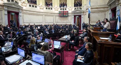 El oficialismo busca llevar la ley bases al recinto el 16 de mayo
