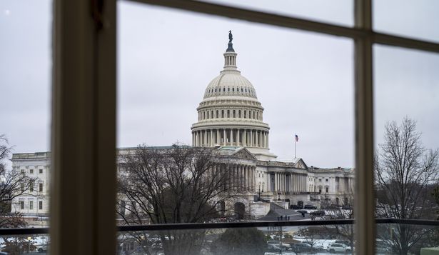 Trump se anota una victoria en el Congreso: los demócratas ceden y aprueban proyecto de financiación para evitar el shutdown