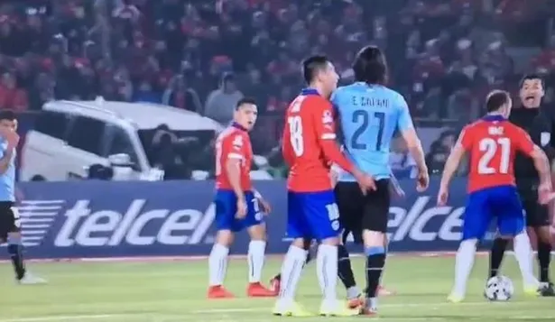 El incidente entre Gonzalo Jara y Edinson Cavani en la Copa América 2015
