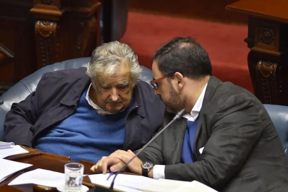 El Frente Amplio respaldó que Sendic cobre el subsidio