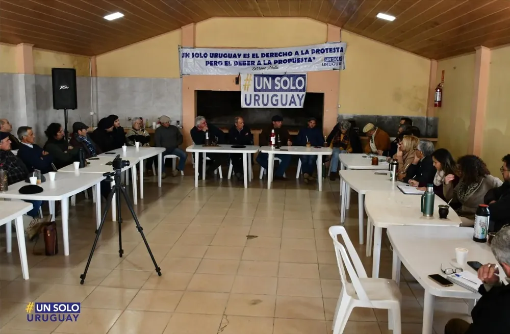 Reunión de Un solo Uruguay con el Frente Amplio