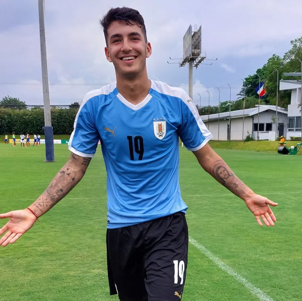 Diego Abreu debutó con la celeste sub 20 ante Costa Rica