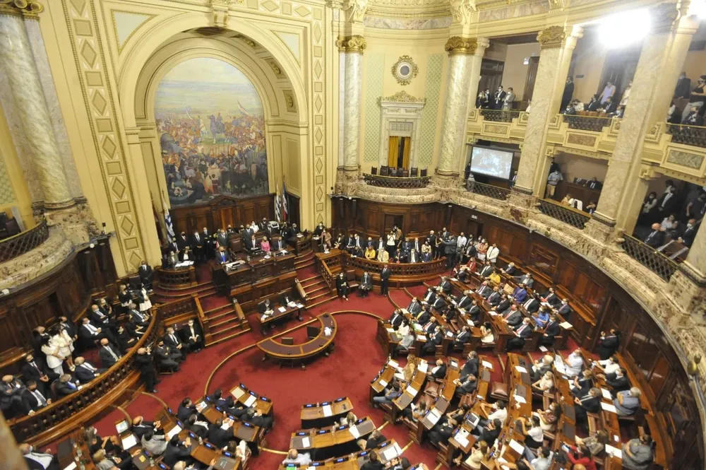 Archivo. La Cámara de Senadores sesiona en el plenario de la Asamblea General por motivos sanitarios