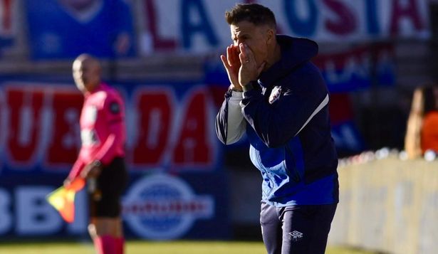 Pablo Peirano y sus gestos en el banco como técnico de Nacional