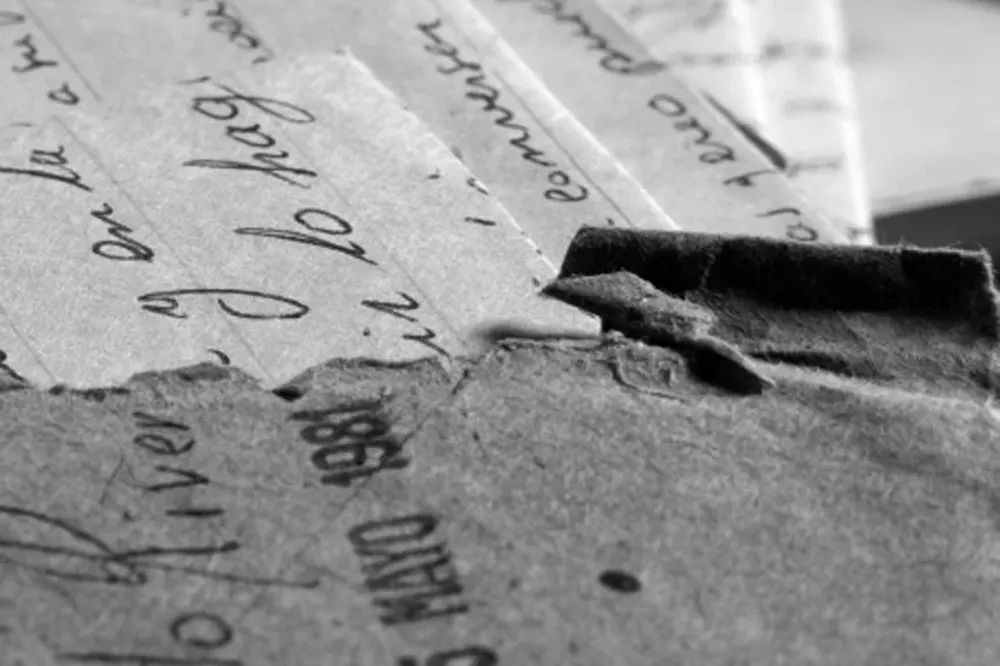 Las cartas están acompañadas de fotografias de Pablo Bielli y Pablo La Rosa