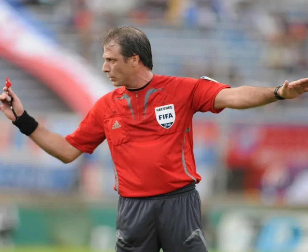 El juez internacional arbotrará el clásico