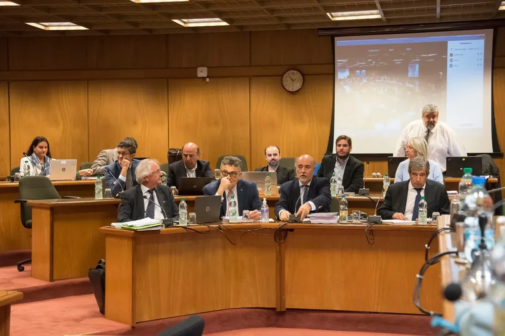 El gobierno presentó informe al Parlamento