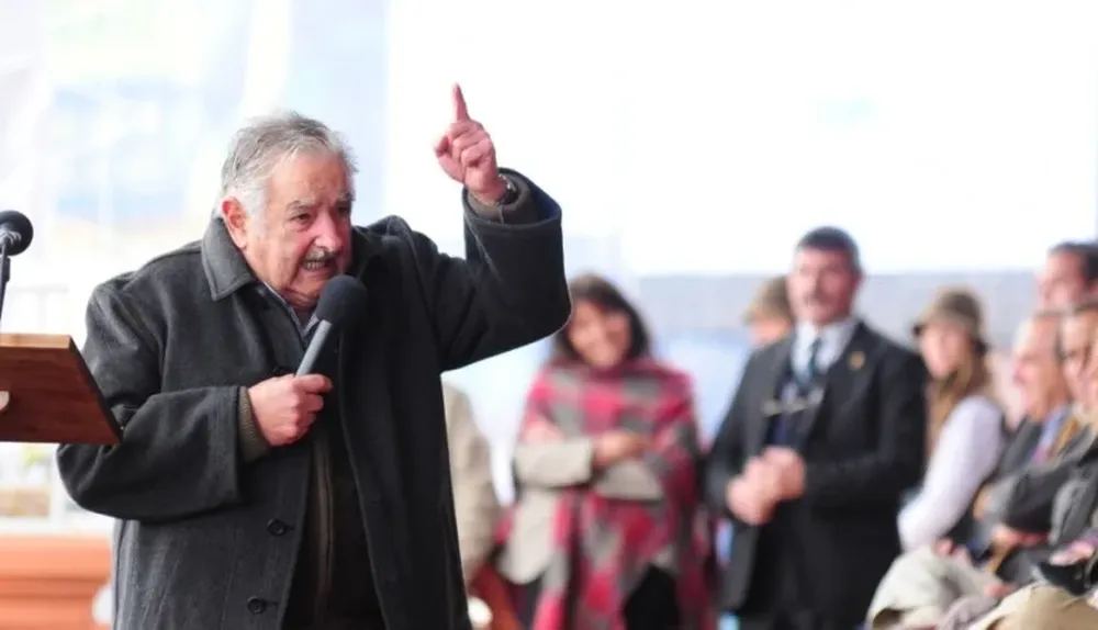 Mujica en un discurso de pocos minutos y muy enérgico