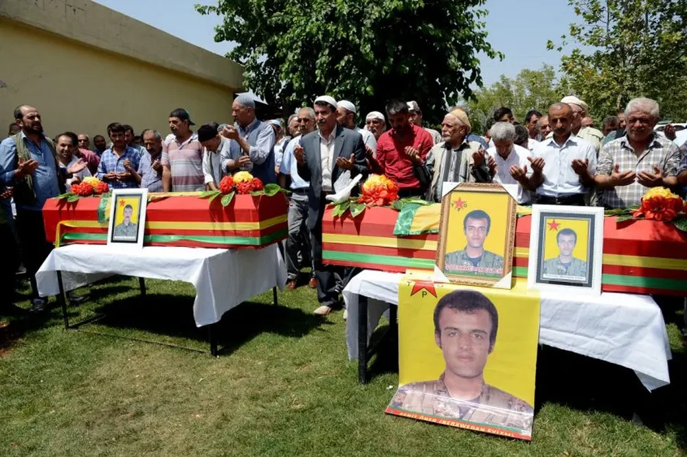 Funeral de dos militantes kurdos muertos en los enfrentamientos con las fuerzas turcas