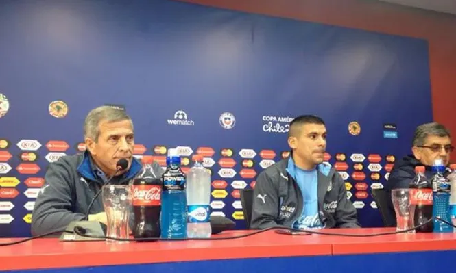 Tabárez y Maxi Pereira en conferencia
