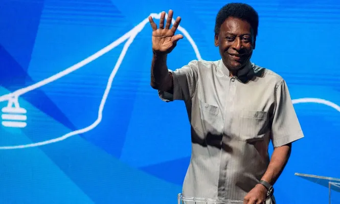 Pelé sigue complicado de salud