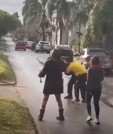 Imágenes de la pelea viralizada. Captura de redes sociales