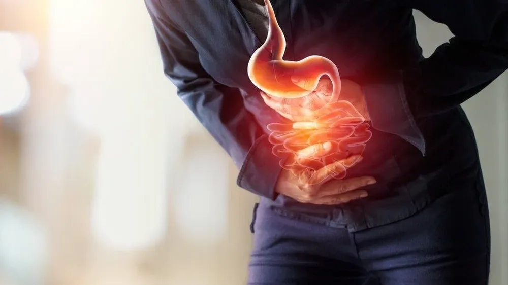 La hinchazón o distensión es un aumento visible del tamaño del abdomen. La barriga se siente llena y esto genera una incomodidad