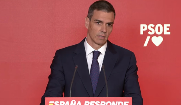 Pedro Sánchez en la rueda de prensa en la sede del PSOE.
