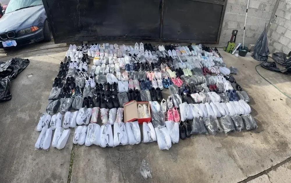 Los 209 pares de championes incautados