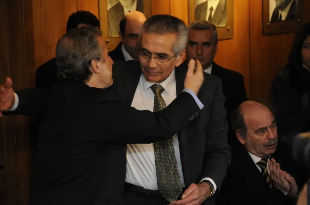 Damiani saluda a Gregorio en su presentación