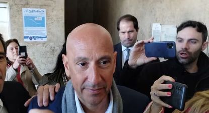 El exmédico presidencial mostró nuevos chats y confirmó haber visto el moretón en el ojo de Fabiola Yañez