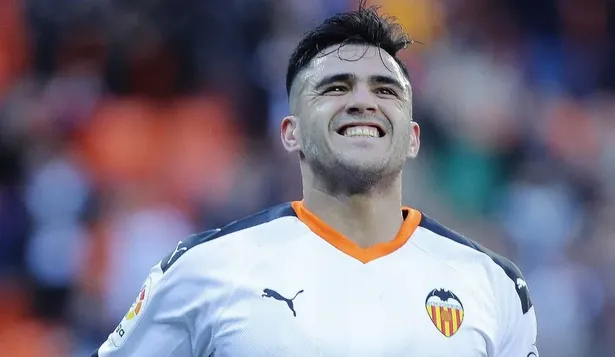 Con un gol, Maxi Gómez le dio la primera sonrisa del año a Valencia