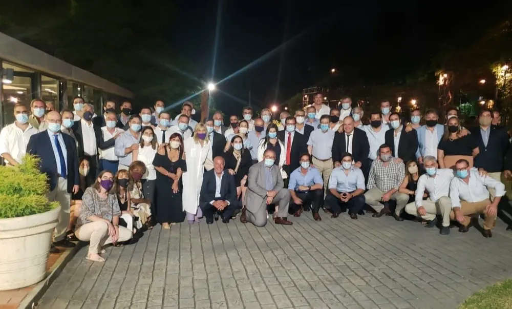 Los legisladores de la coalición multicolor se reunieron en un asado de fin de año en Suárez y Reyes