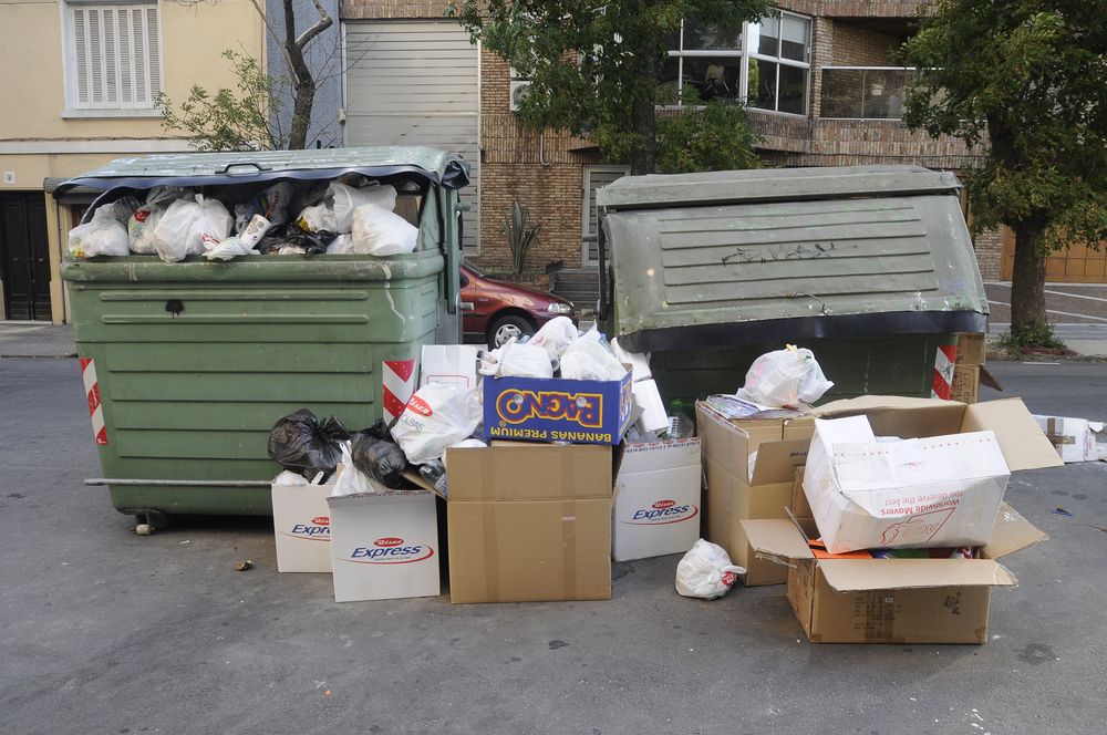 Contenedores de basura. (Archivo)