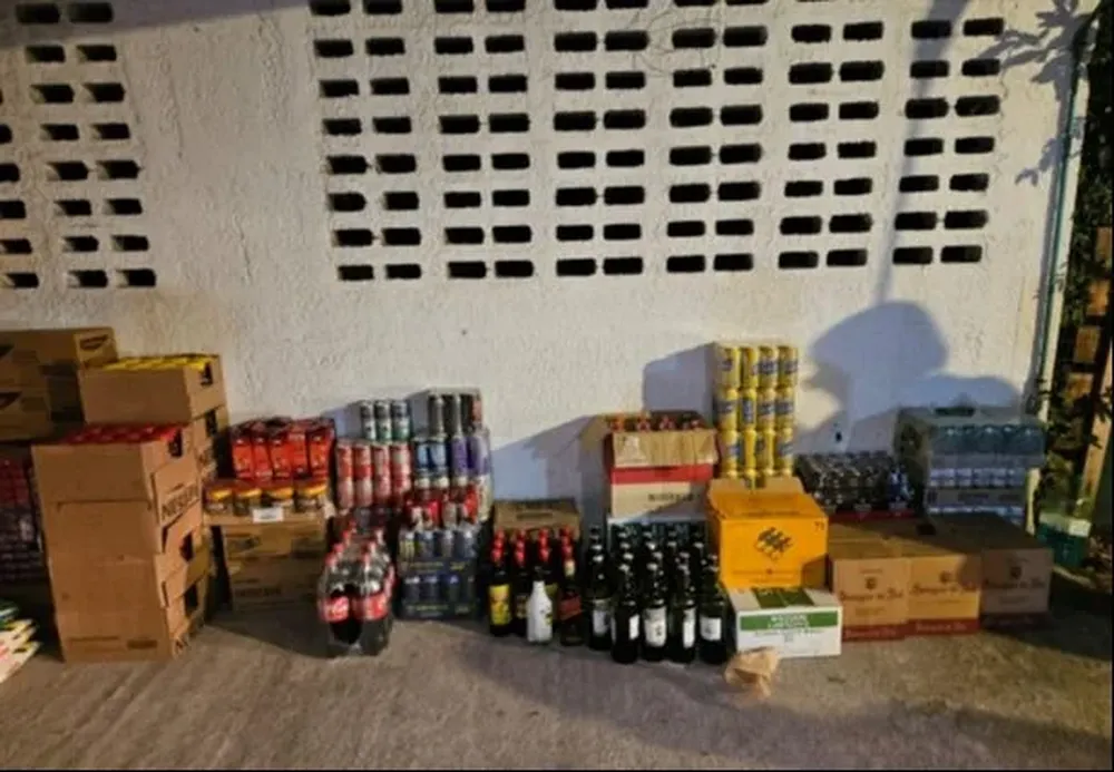 Mercadería incautada en la camioneta que fue detenida en la Ruta Interbalnearia por Canelones