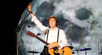 paul mccartney estreno su disco nuevo y su biografia llego a las librerias