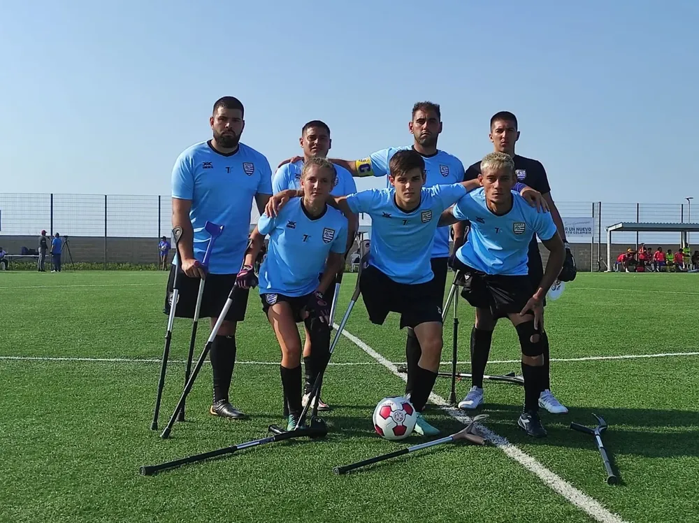La selección uruguaya de fútbol para amputados en el Sudamericano de Colombia