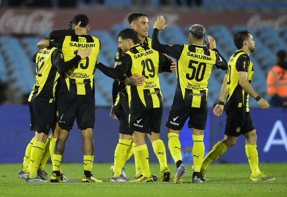 Jaime Báez festeja su gol ante Cerro Largo