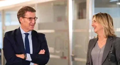El líder del PP, Alberto Núñez Feijóo, junto a la portavoz en el Senado, Alicia García