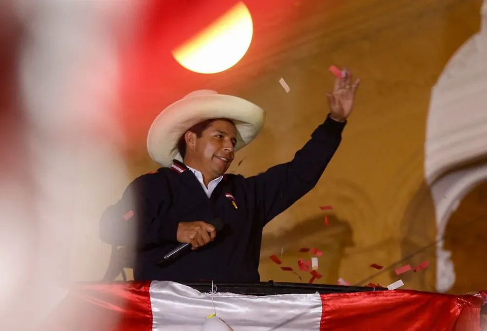 Los delitos que habría cometido Castillo serían los de organización criminal, tráfico de influencias agravado y colusión agravada.