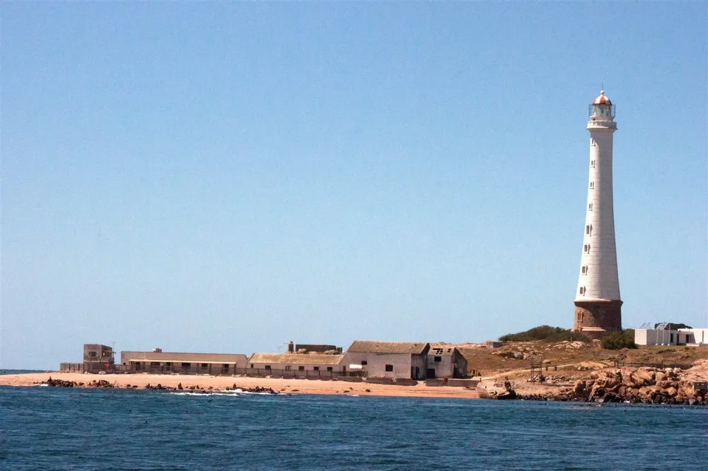 El faro para guiar a las embarcaciones es de 59 metros, el más alto de América y tercero del mundo
