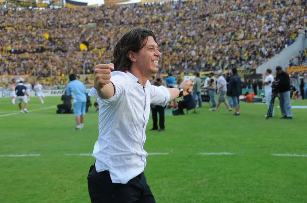 Gallardo festeja en el Centenario de Montevideo