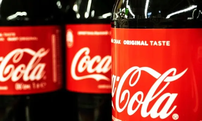 Coca-Cola analiza su entrada en el mercado de las infusiones de marihuana