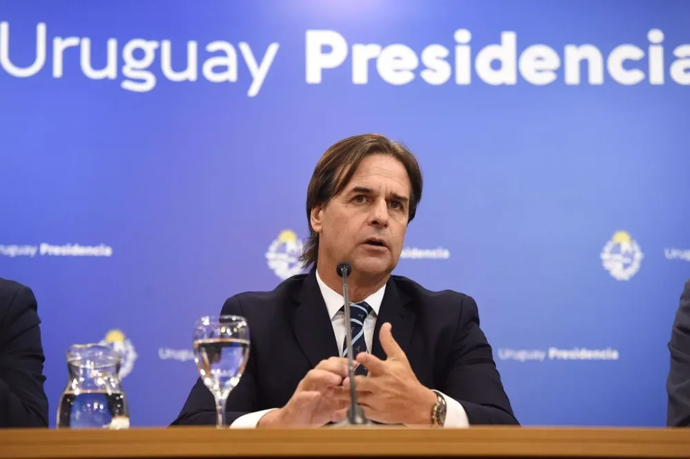 El presidente encabezó la conferencia acompañado de varios ministros y el presidente de OSE