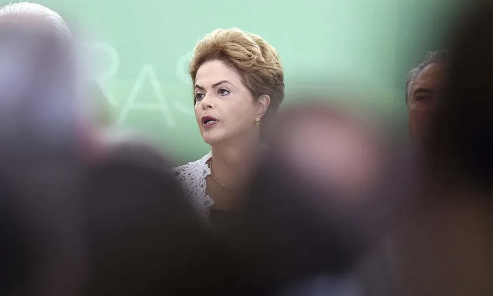 Dilma enfrenta una grave crisis económica e institucional. AFP